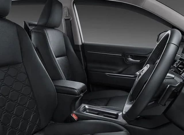 Toyota Innova Hycross front seats